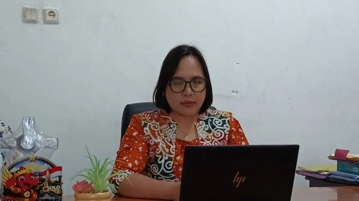 Kepala Dinas Pendidikan Kabupaten Keerom, Deivy Regar saat memberikan keterangan kepada awak media, Kamis (30/7/2026). (CEPOSONLINE.COM/ERIANTO).