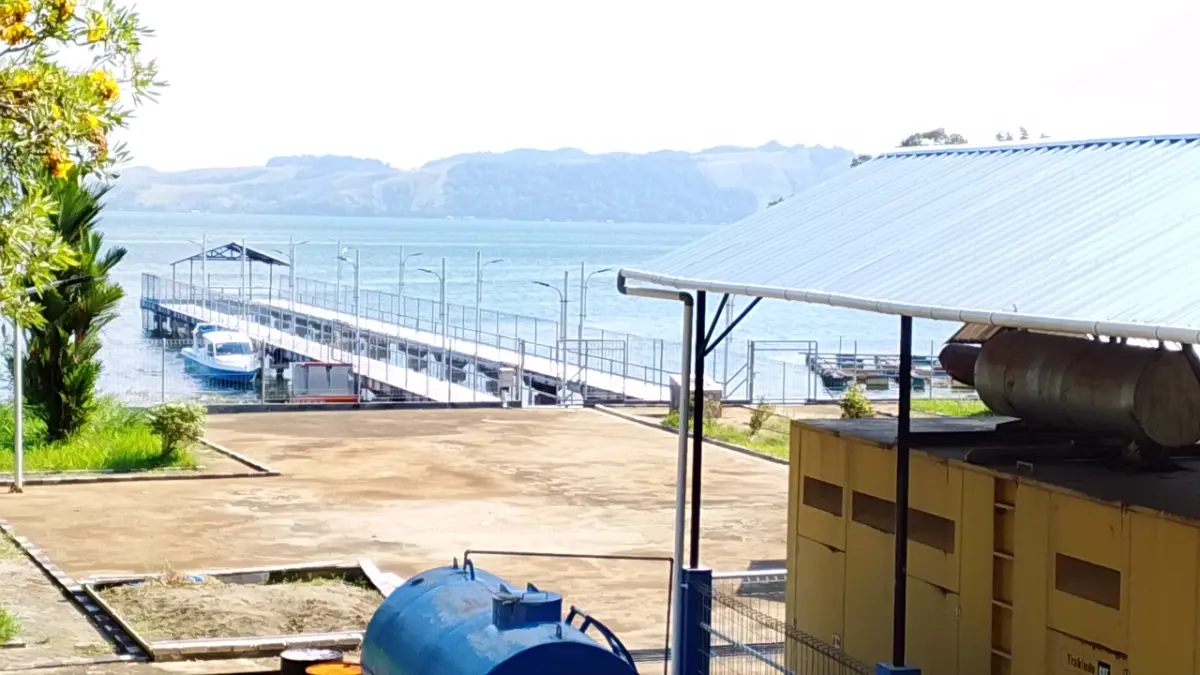 Pengelolaan air Danau Sentani yang telah dibangun BWS di Batas Kota Jayapura, namun sampai saat ini belum dapat difungsikan, jika difungsikan penambahan pasokan air 250 liter/detik bisa dirasakan masyarakat, Sabtu (1/8/2026).


(CEPOSONLINE.COM_RYOHANA WENGGI)