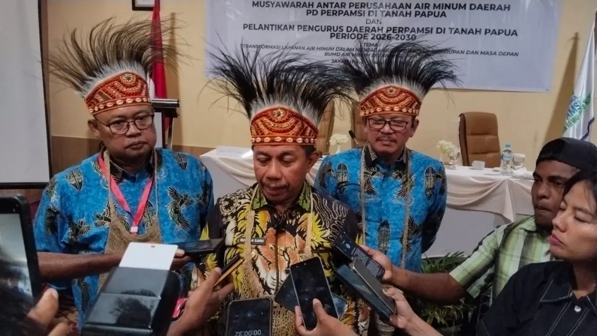 Wakil Wali Kota Jayapura, Rustan Saru saat memberikan keterangan pers kepada awak media.(CEPOSONLINE.COM/Takim)