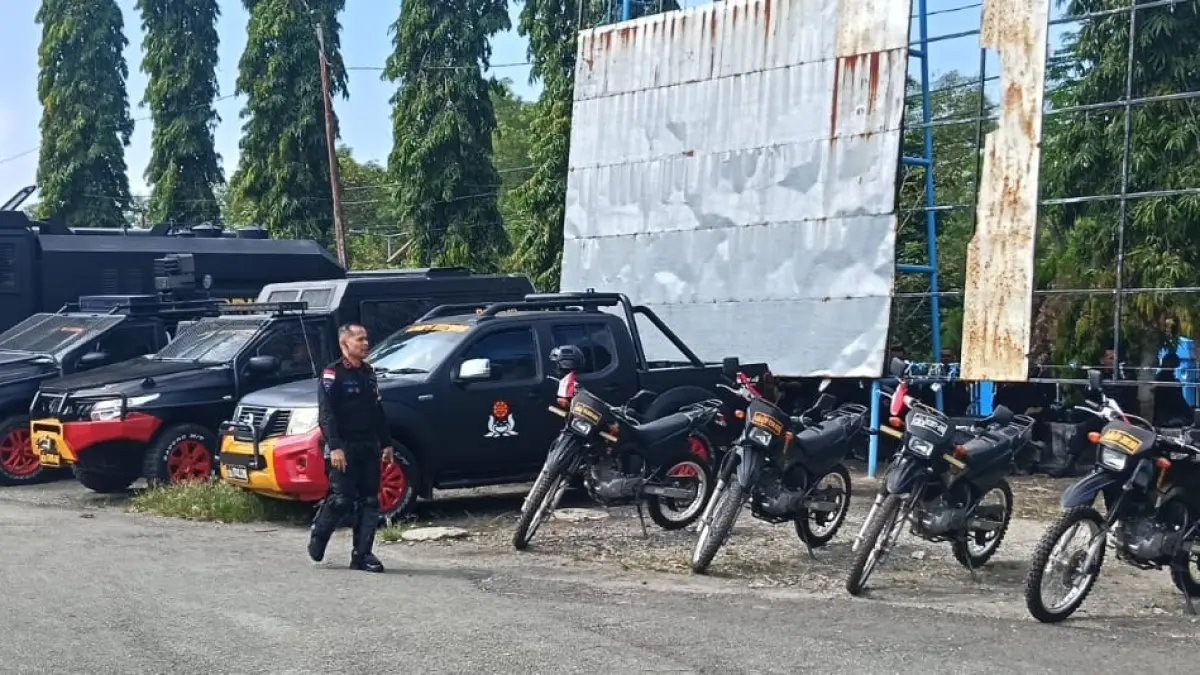 Kendaraan Taktis, Mobil Water Canon yang disiapkan di Halaman Lapangan Upacara Kantor Bupati Jayapura, dalam mengatasi aksi demo KNPB, Senin (3/8/2026).&nbsp;
(Ceposonline.com/Priyadi)