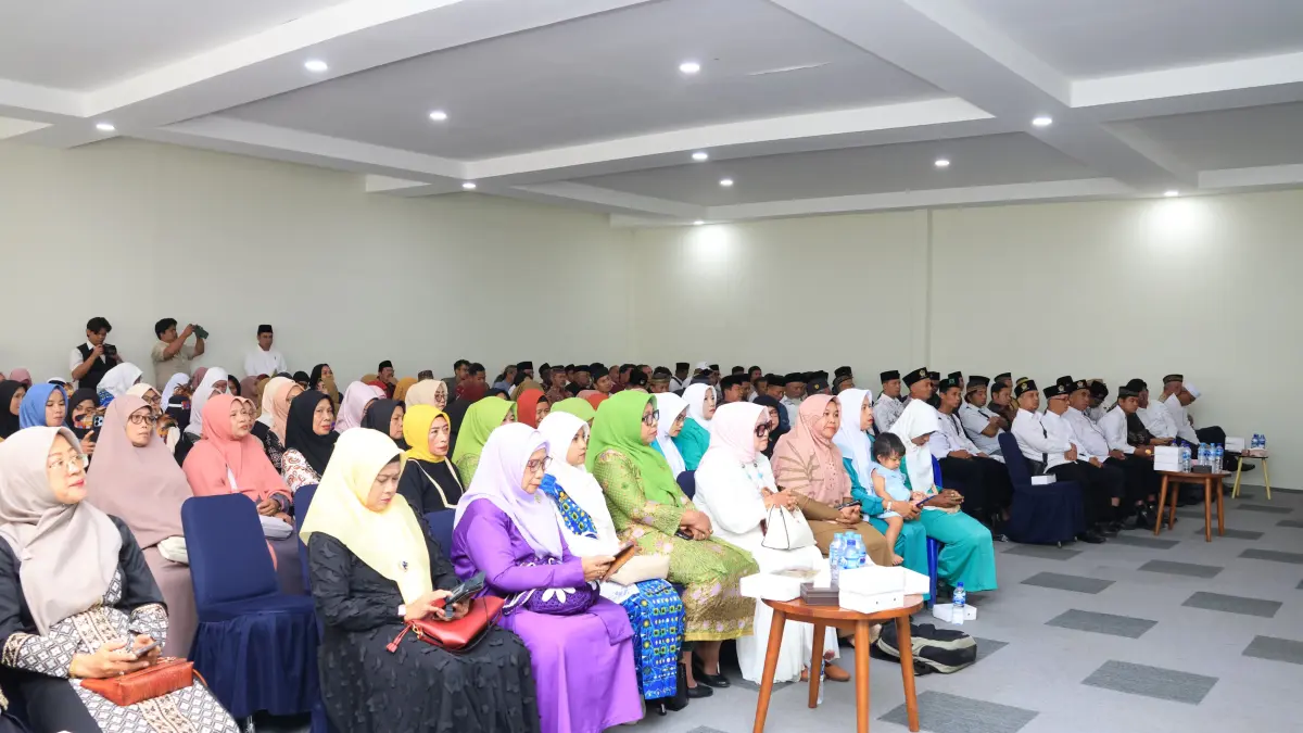 Gubernur Papua Selatan Apolo Safanpo saat hadiri silaturahmi yayasan amal dan solidaritas umat di Bell Hotel Merauke, Senin) 3/8/2026)&nbsp;




(CEPOSONLINE.COM/BIRO UMUM PAPSEL)&nbsp;