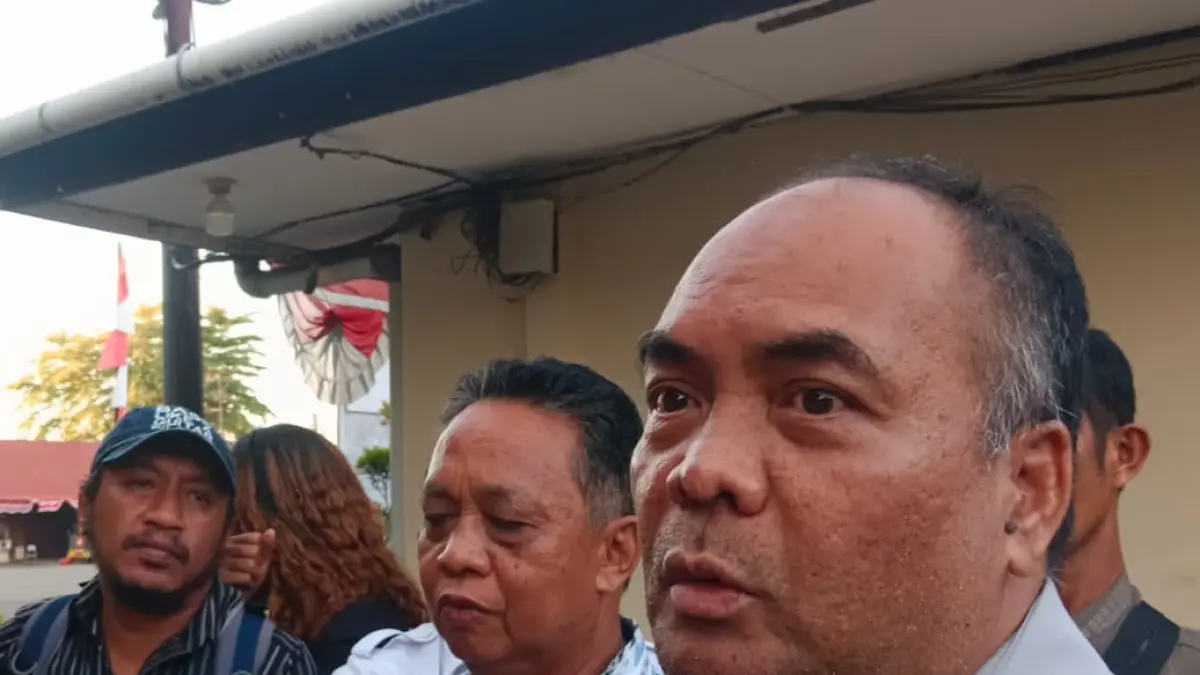Kuasa Hukum keluarga korban, Marsius Ginting, usai mendampingi keluarga bertemu penyidik di Mapolres Nabire, Senin (3/8/2026). (CEPOSONLINE.COM/THERESIA F. TEKEGE)&nbsp;