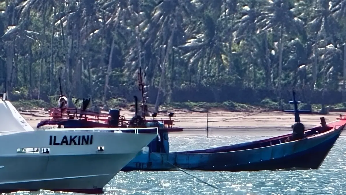 Salah satu dari 5 kapal Nelayan asal Indonesia yang ditangkap tentara PNG karena memasuki perairan PNG secara ilegal di minggu ketiga Juli 2026 lalu.&nbsp;

(CEPOSONLINE.COM/ISTIMEWA)&nbsp;