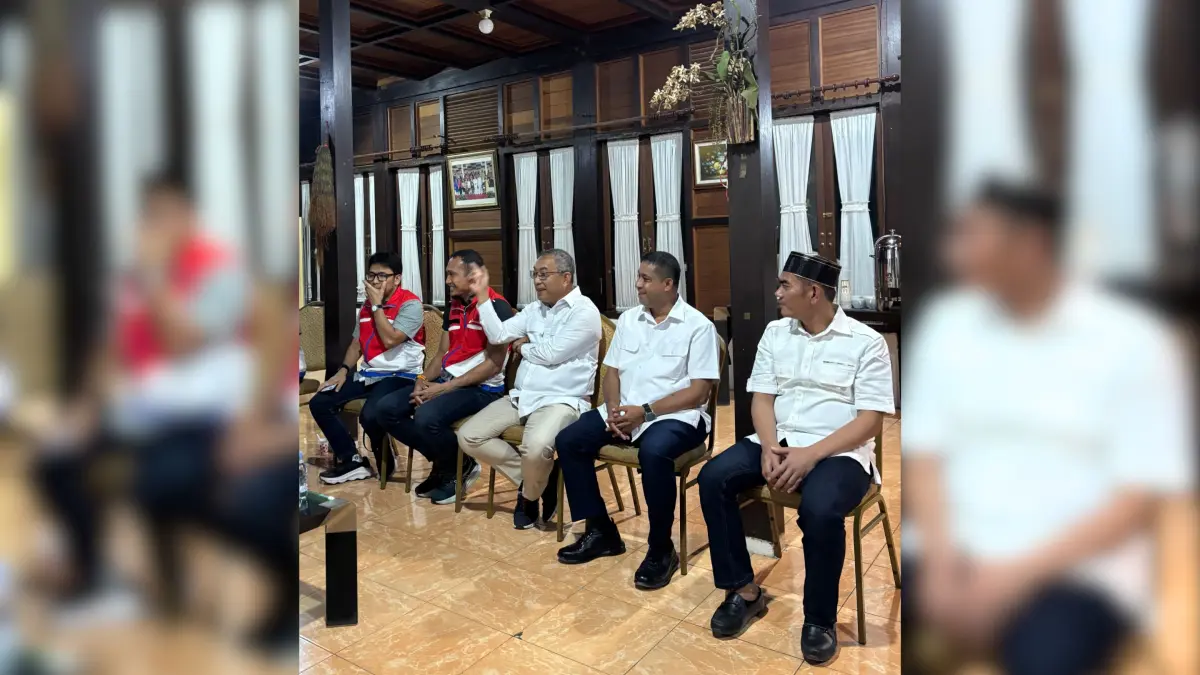 Diskusi antara pihak Pertamina, DPR RI dan Pemda Teluk Bintuni &nbsp;guna membahas solusi memperkuat distribusi BBM, Rabu (5/8/2026).

(CEPOSONLINE.COM_PERTAMINA)