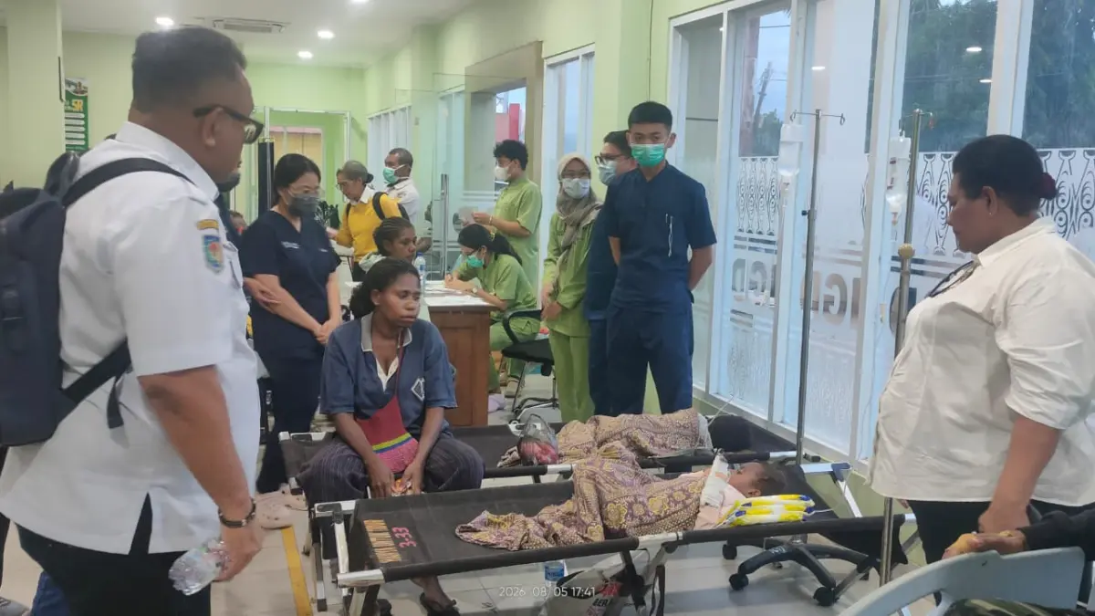 Puluhan pasien diduga keracunan MBG saat berbaring lemas di RSUD Abepura, Rabu (5/8/2026)