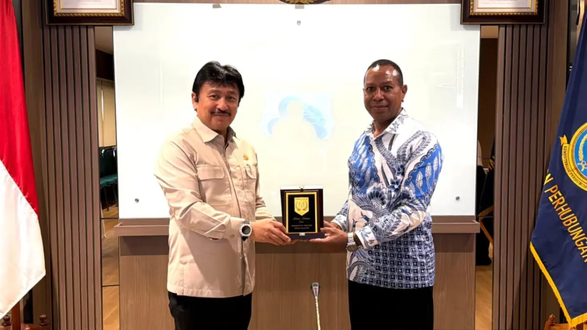 Gubernur Papua Selatan Apolo Safanpo saat melakukan &nbsp;pertemuan dengan manajemen PT Smart Cakrawala Aviation dan jajaran pimpinan Kementerian Perhubungan RI di Jakarta, Kamis (6/8/2026).
(CEPOSONLINE.COM/BIRO UMUM PAPSEL)&nbsp;
