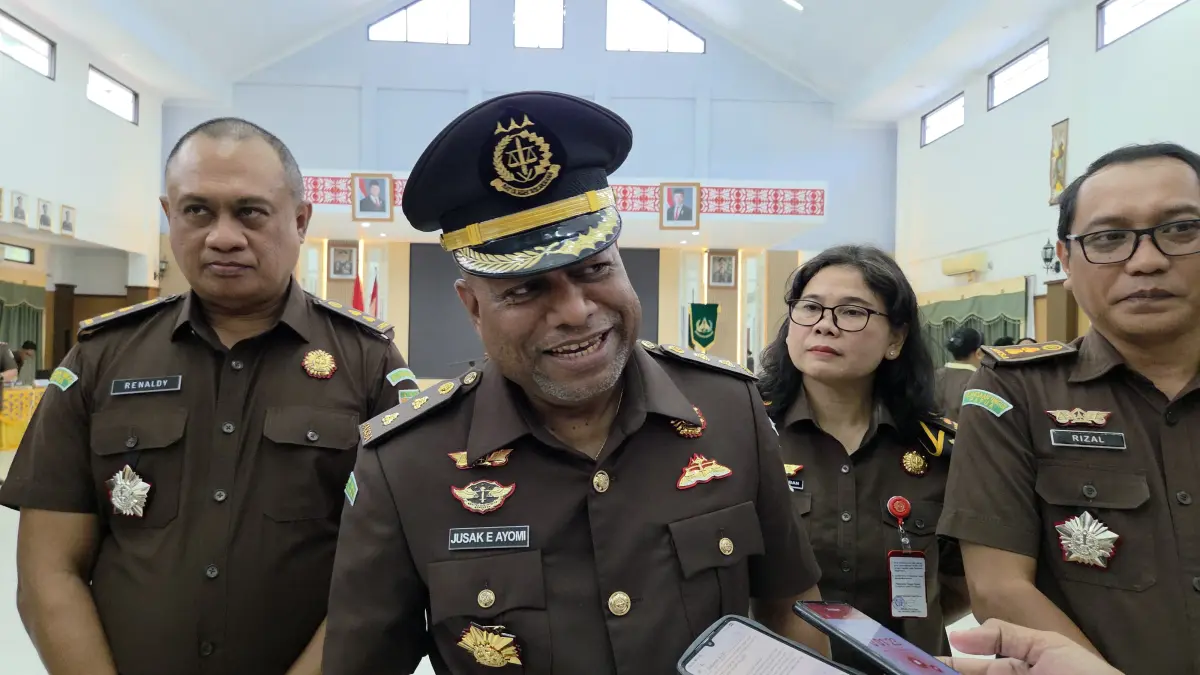Jusak Elkana Ayomi usia dilantik sebagai Aspidsus pada Kejaksaan Tinggi Papua, Jumat (7/8/2026).(CEPOSONLINE.COM/ELFIRA).