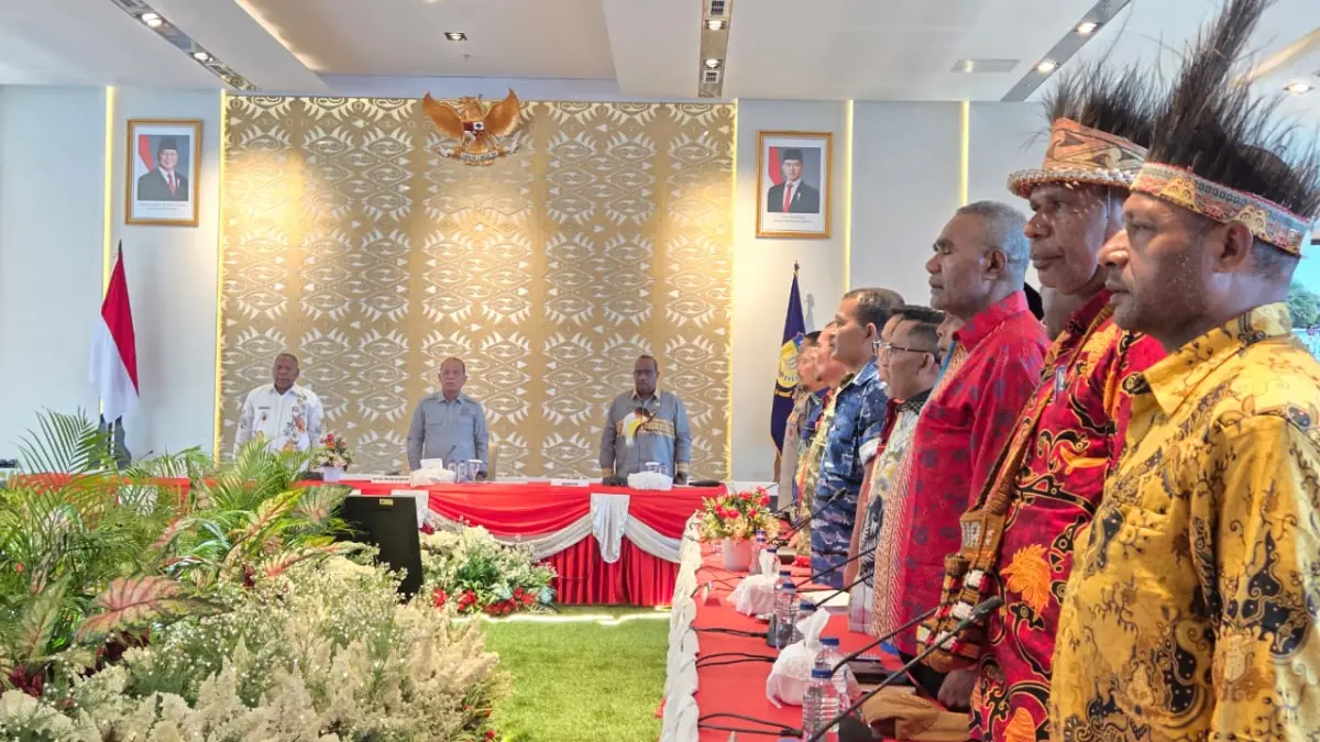 Perwakilan masyarakat adat yang hadir berdialog dengan Badan Legislasi DPR RI dalam rangka penyusunan RUU Masyarakat Adat di Kantor Gubernur Papua, Jumat (7/8/2026).(CEPOSONLINE.COM/ELFIRA).