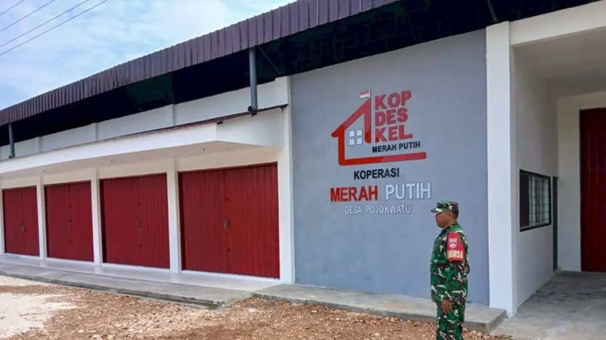 Koperasi Desa Merah Putih yang dijaga personel Babinsa.(CEPOSONLINE.COM/ISTIMEWA).