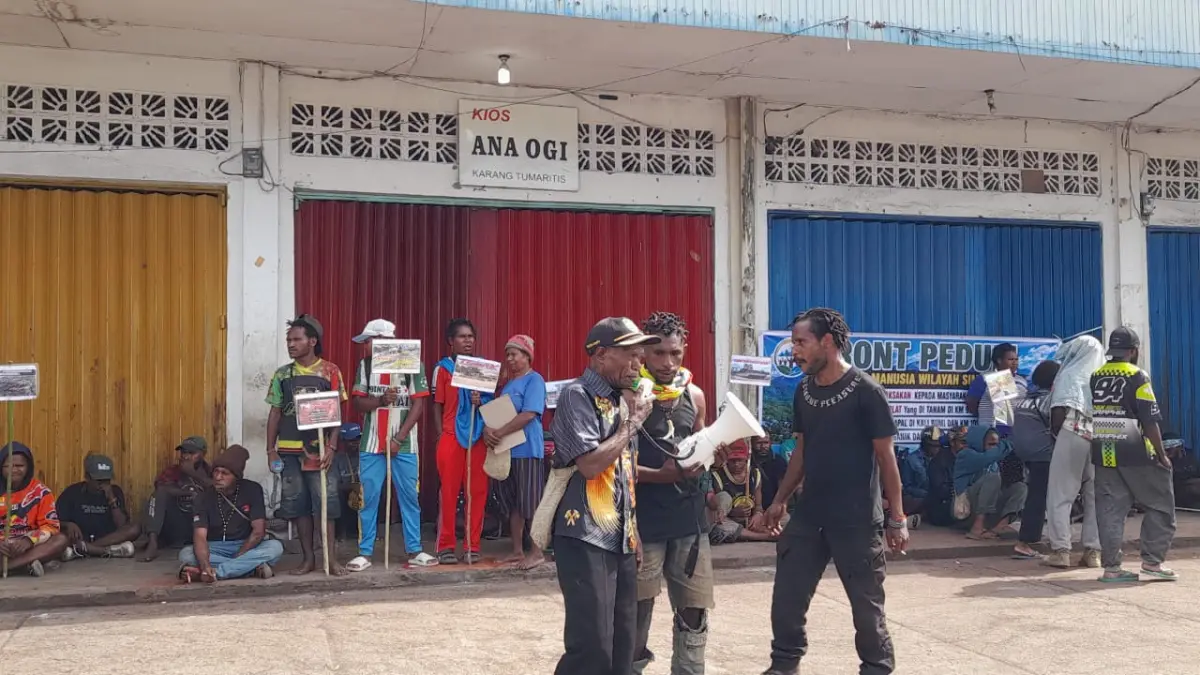 Massa aksi Front Peduli Simapitowa mulai berorasi satu persatu di Nabire, Senin (10/8/2026)(CEPOSONLINE.COM/THERESIA F. TEKEGE)&nbsp;
