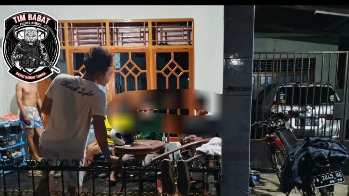 Tim BABAT &nbsp;Satreskrim Polres Mimika saat melakukan penangkapan pelajar yang terlibat Sindikat Curanmor. ( CEPOSONLINE.COM/ISTIMEWA).