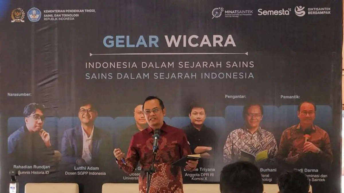 Direktur Jenderal Sains dan Teknologi, Kementerian Pendidikan Tinggi, Sains, dan Teknologi (Kemdiktisaintek) Ahmad Najib Burhani dalam kegiatan Gelar Wicara bertajuk “Indonesia dalam Sejarah Sains, Sains dalam Sejarah Indonesia” di Museum Multatuli, Lebak, Banten. (CEPOSONLINE.COM/ANTARA/HO-Kemdiktisaintek)