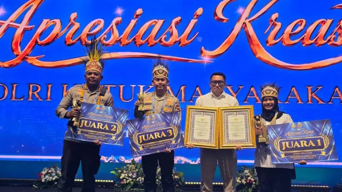 Tampak personil Polres Keerom dan pengelola SPPG Polres Keerom ketika berfoto bersama usai meraih penghargaan di Gedung The Tribrata Dharmawangsa, Jakarta Selatan, Selasa (11/8/2026). (CEPOSONLINE.COM/ISTIMEWA).