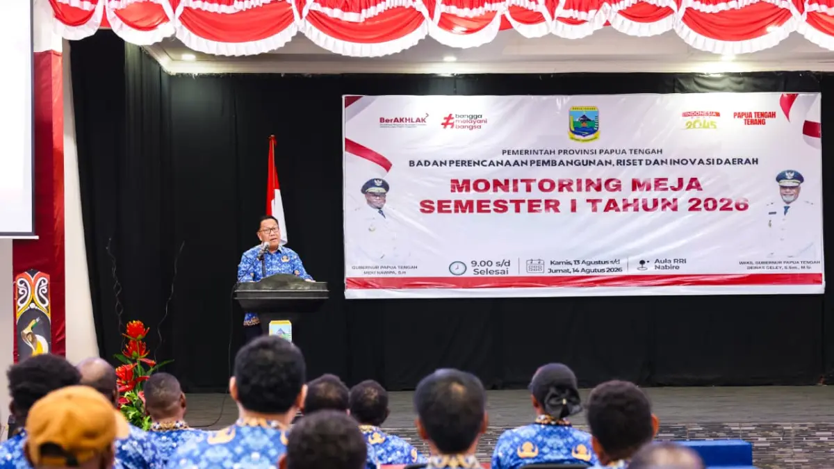 Pj Sekretaris Daerah Papua Tengah, Silwanus Sumule saat membuka kegiatan Monitoring Meja Pelaksanaan APBD Tahun Anggaran 2026 yang berlangsung di Aula LPP RRI Nabire, Kamis (13/8/2026). (CEPOSONLINE.COM/HUMAS PEMPROV)