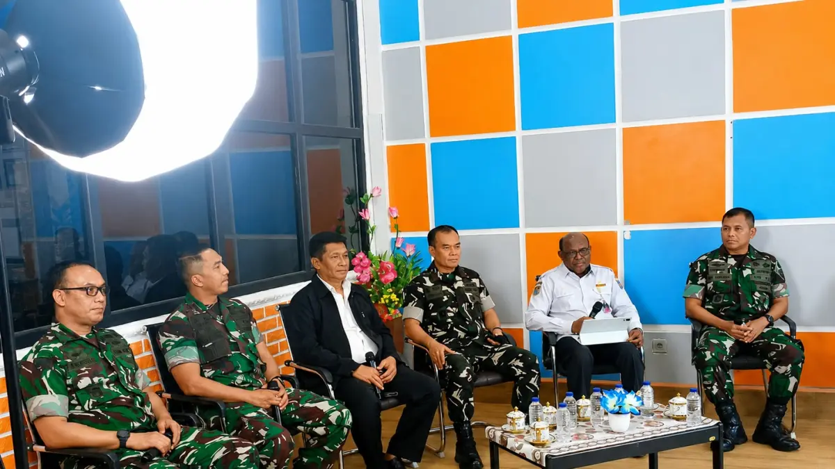Sekda didampingi Danrem 174/ATW Brigjen TNI &nbsp;Mustakim, Asisten III Setda Kabupaten Merauke, F. Suhono Suryo kemudian Dandim 1707/Merauke, Dandim 1711/Boven Digoel dan Dandim Mappi(CEPOSONLINE.COM/SULO)&nbsp;