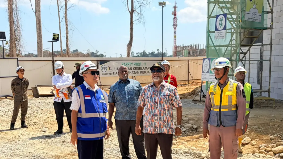 Wakil Gubernur Papua Tengah, Deinas Geley melakukan sidak pembangunan kantor pusat pemerintahan di Karadiri 2, Nabire Kamis (13/8/2026) ( CEPOSONLINE.COM/HUMAS)