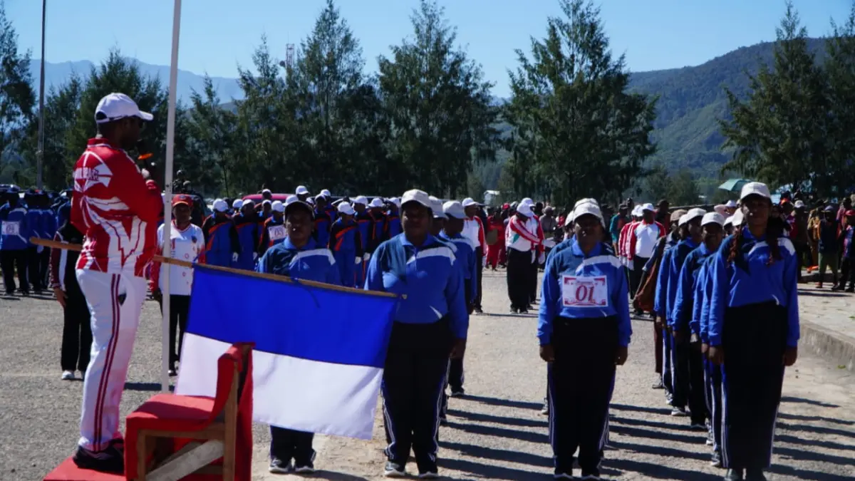 Lomba gerak jalan dilaksanakan pada 13 Agustus 2026 dan diikuti 40 regu. Menyambut HUT RI ke-81 berbagai lomba digelar di Kabupaten Paniai.
(CEPOSONLINE.COM/ISTIMEWA)