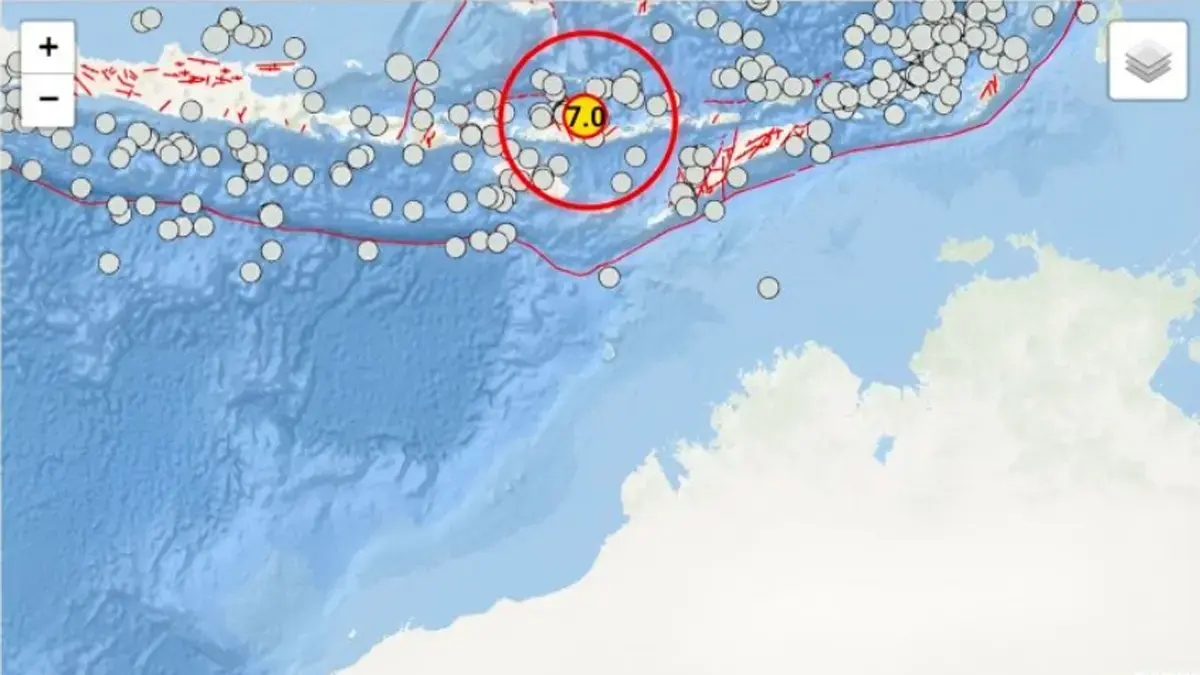Tangkapan layar pusat gempa bumi tektonik berkekuatan tujuh magnitudo yang terjadi di Kabupaten Nagekeo, Nusa Tenggara Timur, Sabtu (15/8/2026). (JAWA POS) 