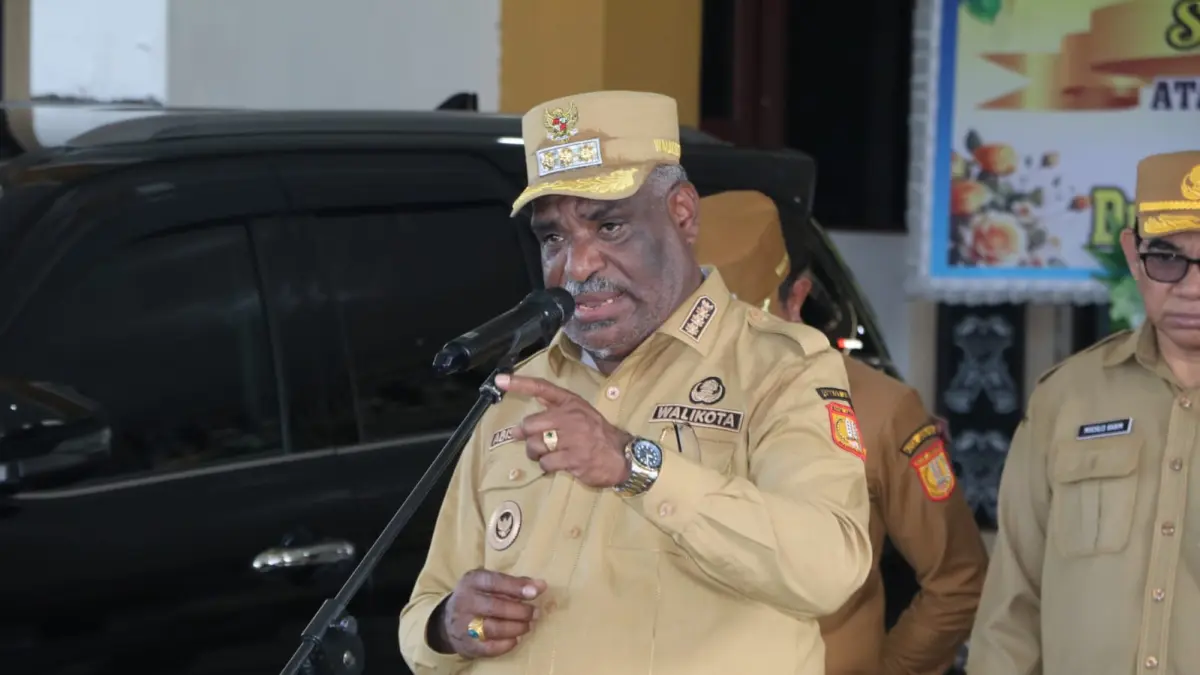 Wali Kota Jayapura, Dr. Abisai Rollo.(Foto: CEPOSONLINE.COM/Takim)