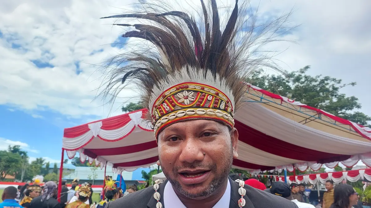 Theos Revelino B. Ajomi, Ketua DPR Kota Jayapura, (CEPOSONLINE.COM/KAREL)