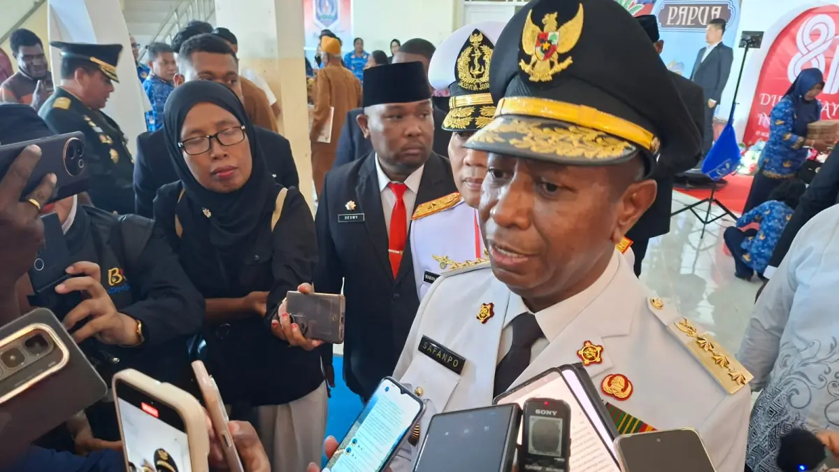 Gubernur Papua Selatan Apolo Safanpo saat memberikan keterangan kepada pers usai menjadi Irup peringatan HUT ke-81 Republik Indonesia, Senin (17/8/2026)&nbsp;
(CEPOSONLINE.COM/SULO) &nbsp;&nbsp;