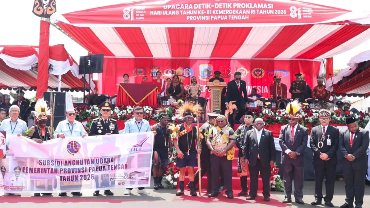Gubernur Papua Tengah, Meki Nawipa saat meluncurkan pesawat Subsidi usai Upacara 17 Agustus 2026 di Halaman Kantor Gubernur Papua Tengah. (CEPOSONLINE.COM/HUMAS PEMPROV).&nbsp;