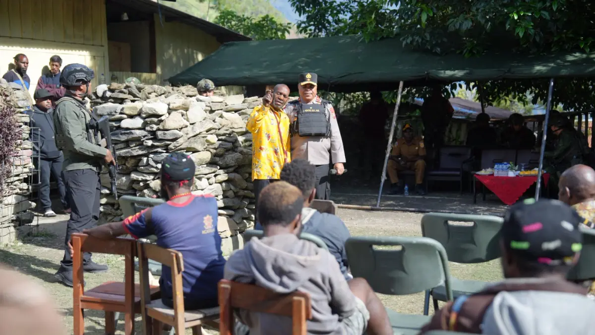Kapolda Papua Tengah Brigjen Pol Jermias Rontini saat berkunjung ke Distrik Beoga, Kabupaten Puncak, Rabu (19/8/2026). (CEPOSONLINE.COM/HUMAS POLDA Papua Tengah).