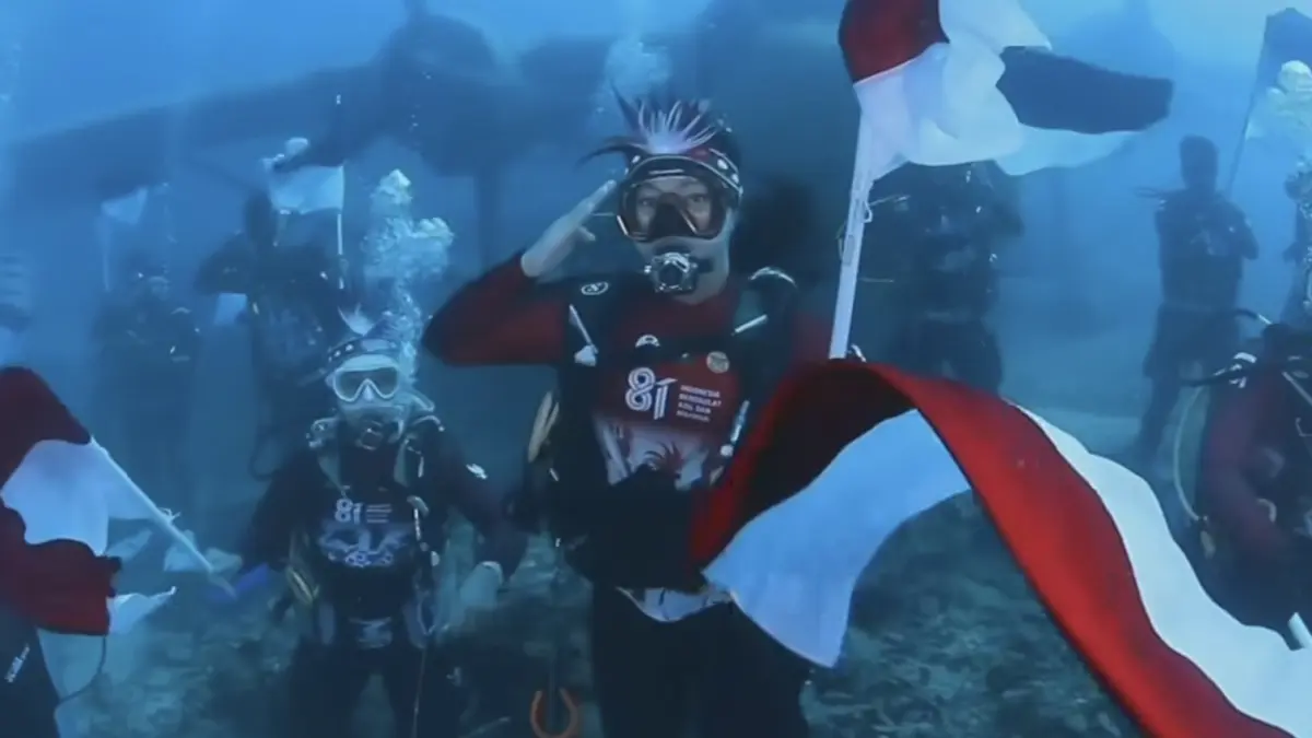 Perayaan Hari kemerdekaan Republik Indonesia di Kabupaten Biak Numfor telah dilaksanakan Upacarabenderarbawah laut d reruntuhan pesawat perang dunia II bersama Wanita Selam Indonesia (Wasi) yang di Pimpin langsung oleh Ny Tri Tito Karnavian. (HUMAS PRO BIAK)