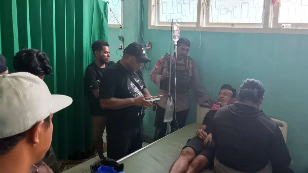 Korban, Brigpol Riccy Kani saat dirawat di RSUD Nabire. (CEPOSONLINE.COM/HUMAS POLDA PAPUA TENGAH)&nbsp;