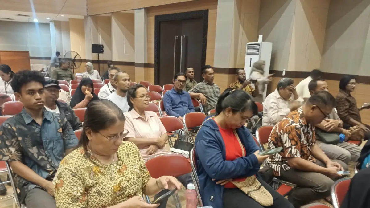 Para Peternak Babi di Merauke saat mengikuti sosialisasi kewaspadaan dini terhadap ASF yang kini akan mengancam ternak babi di Merauke, Sabtu (22/8/2026)&nbsp;
(CEPOSONLINE.COM/SULO)&nbsp;
