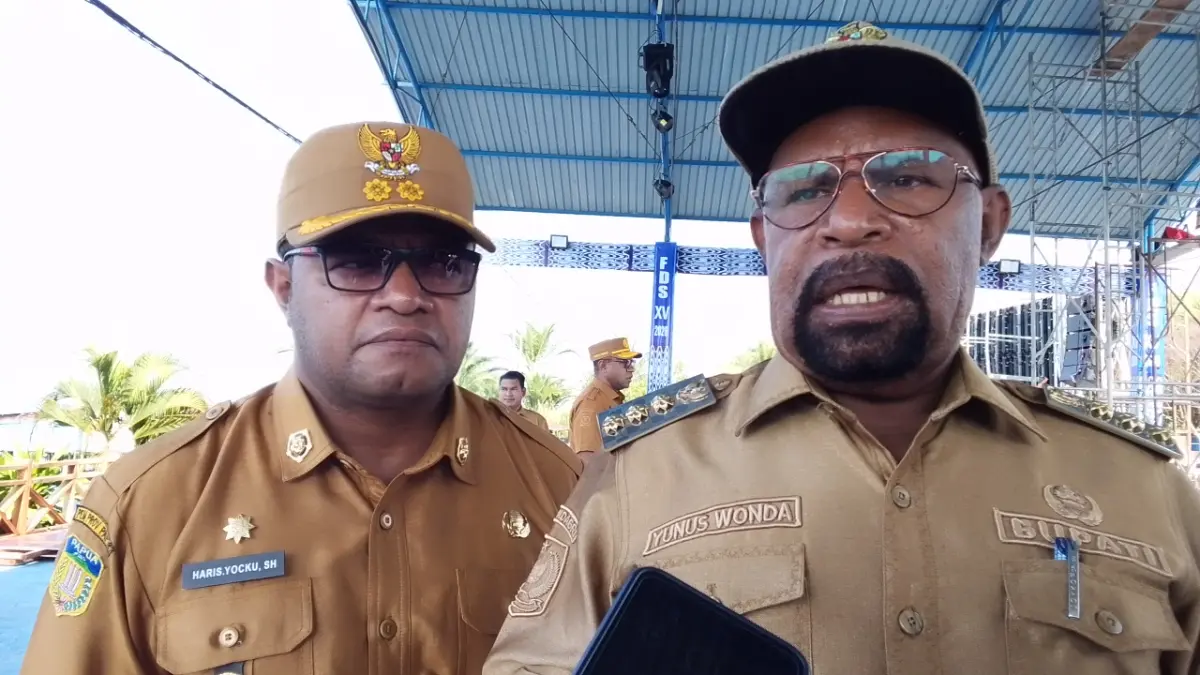 Bupati Jayapura usai memimpin apel perdana di Khalkote, sekaligus menyiapkan pembuka FDS ke XV tahun 2026, Senin (24/8/2026).
(CEPOSONLINE.COM_ROHANA WENGGI)