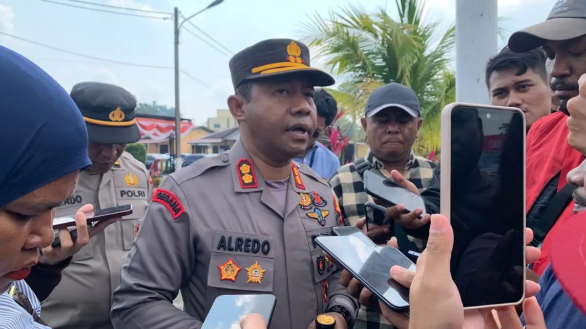 Kapolres Mimika AKBP Alredo Agustinus Rumbiak saat ditemui awak media di Mapolres Mimika, Senin (24/8/2026).&nbsp;
(CEPOSONLINE.COM/MOH. WAHYU WELERUBUN).