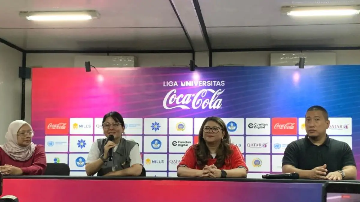 Wakil Ketua Umum PSSI Ratu Tisha saat menghadiri jumpa pers penutupan Liga Universitas Coca-Cola 2026 di Stadion PTIK, Jakarta Selatan, Minggu (23/8/2026). (CEPOSONLINE.COM/ANTARA/Zaro Ezza Syachniar)