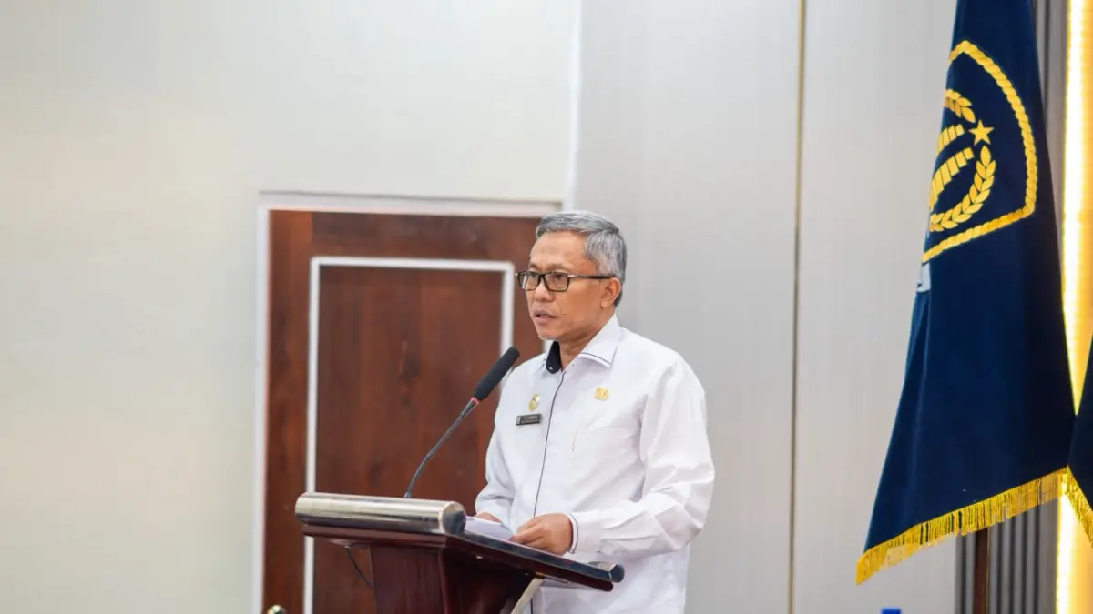 Asisten II Bidang Perekonomian dan Pembangunan Sekretariat Daerah (Setda) Provinsi Papua Tengah, Tumiran, saat mewakili Gubernur Papua Tengah Meki Nawipa menyampaikan sambutan dalam Rapat Tim PORA Tingkat Provinsi Papua Tengah Tahun 2026 di Nabire, Rabu (26/8/2026). (CEPOSONLINE.COM/HUMAS PEMPROV)&nbsp;