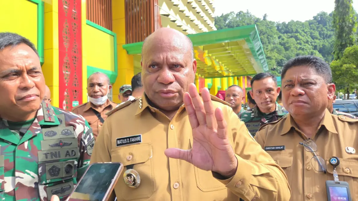 Gubernur Papua, Matius D Fakhiri.(CEPOSONLINE.COM/ELFIRA)