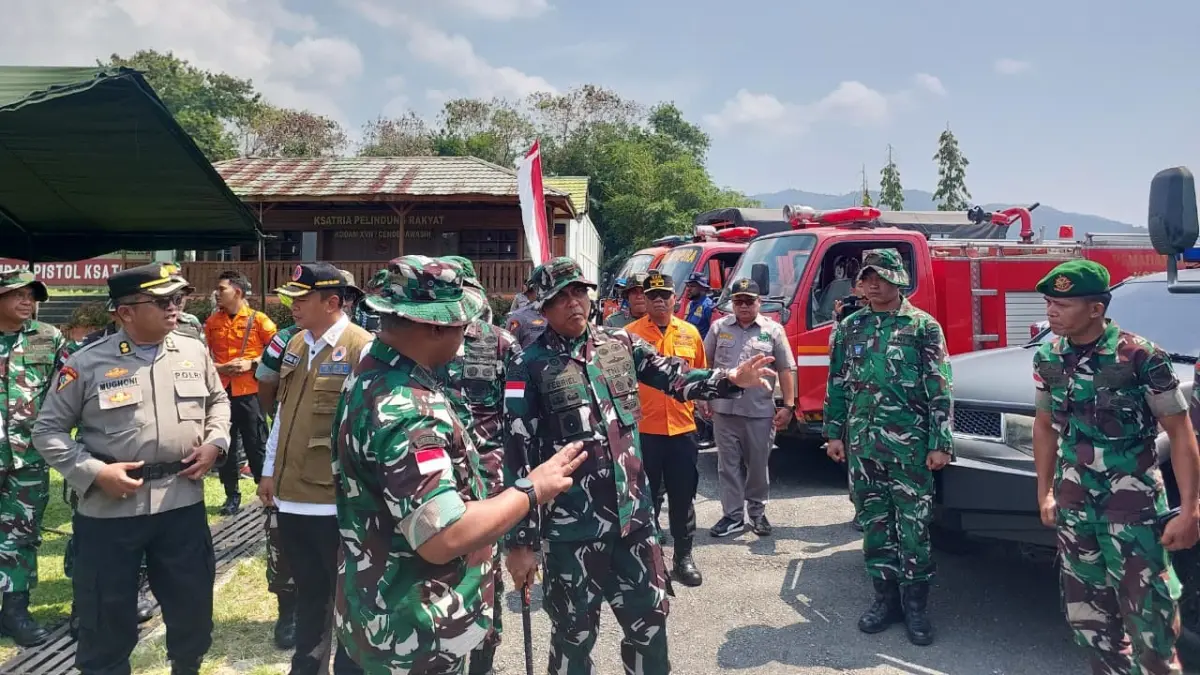 Pangdam XVII/Cenderawasih Mayjen TNI Febriel Buyung Sikumbang tinjau kesiapan fasilitas penunjang antisipasi Karhutla di Papua, Rabu (26/8/2026) (CEPOSONLINE.COM/KAREL