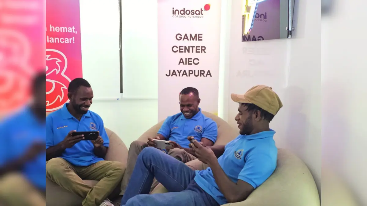 Antusias para generasi muda di Papua yang turut berpartisipasi mengembangkan keterampilan dan kreativitas di bersama Indosat Ooredoo Hutchison di Jayapura, Rabu (26/8/2026).
(CEPOSONLINE_JIMMY)