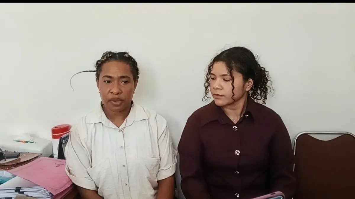 Aurel dan Vero saat diterima Kepala Dinas Pendidikan dan Kebudayaan Provinsi Papua Selatan. (CEPOSONLINE.COM/ISTIMEWA)&nbsp;