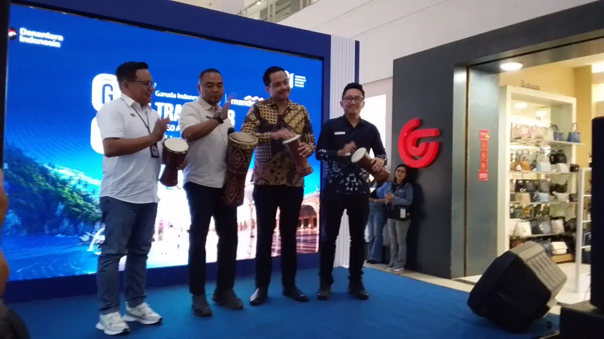 Staf Ahli Gubernur Papua Bidang Pemerintahan, Hukum dan Politik, Triwarno Purnomo didampingi Regional CEO Bank Mandiri Region XII/Papua, Antonius Budi Setiawan, General Manager Garuda Indonesia Branch Office Jayapura, Innu Al Kautsar, &nbsp;membuka GATF 2026 di Mal Jayapura, Jumat (28/7/2026).(CEPOSONLINE.COM_ROHANA WENGGI)