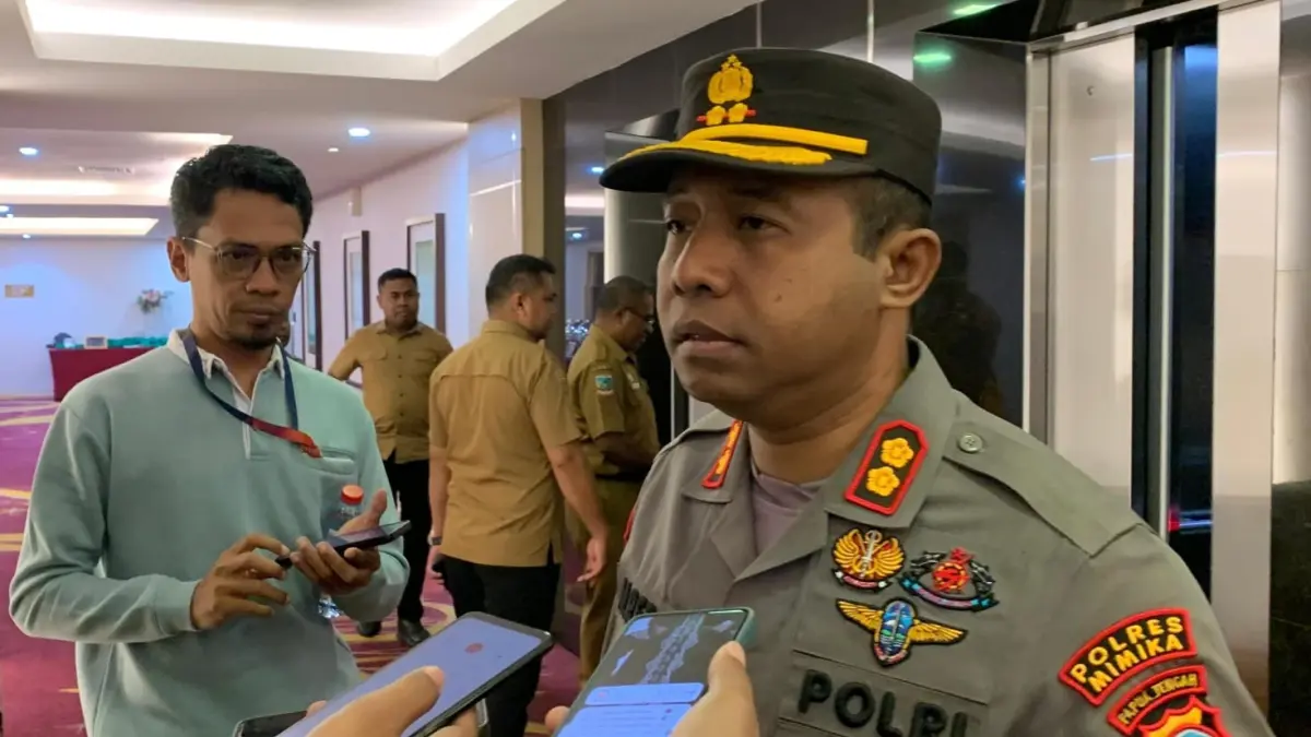 Kapolres Mimika, AKBP Alredo Agustinus Rumbiak. (Foto: CEPOSONLINE.COM/MOH. WAHYU WELERUBUN).