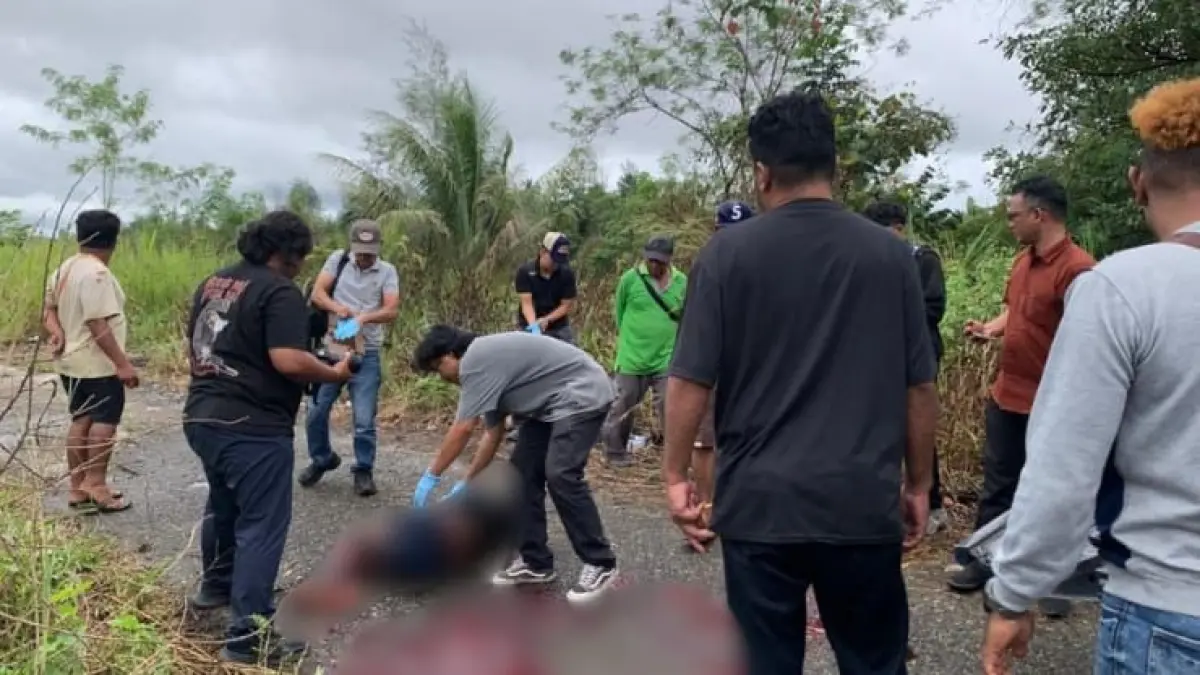 Polisi saat mendatangi lokasi untuk mengevakuasi korban dan melakukan olah TKP. (Foto: CEPOSONLINE.COM/ISTIMEWA).
