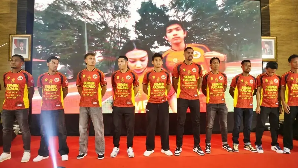 Semen Padang FC luncurkan jersey kandang untuk menghadapi musim 2026/2027 di Tangerang, Banten, Selasa (25/8/2026). (Dery Ridwansah/ JawaPos.com)