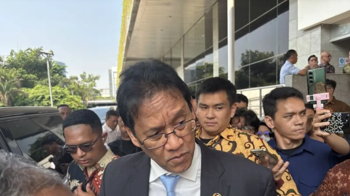 Menteri Keuangan Purbaya Yudhi Sadewa menjawab pertanyaan wartawan dalam wawancara cegat di Kompleks Parlemen, Jakarta, Rabu (2/9/2026). (CEPOSOMLINE.COM/ANTARA/Imamatul Silfia)