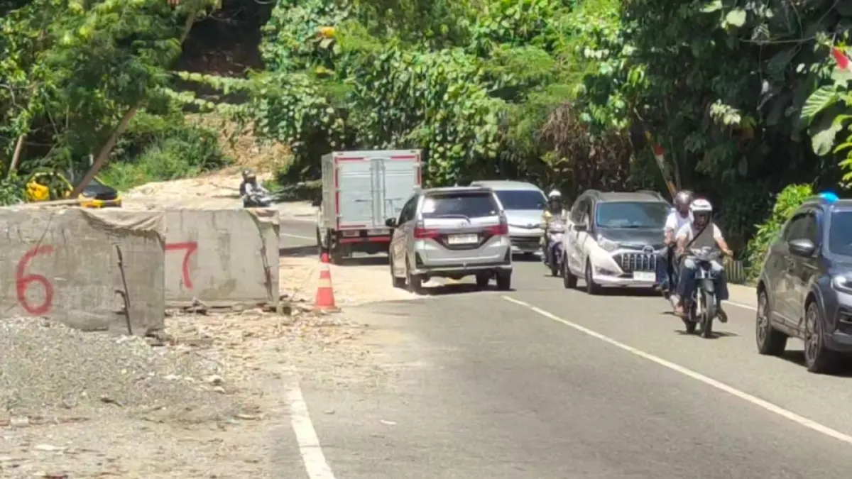 Mulai Jumat hingga Senin (7/9/2026) Jalur Skylen Tutup, karena ada pekerjaan pelimpahan air dan penanganan longsoran berupa pemasangan box culvert yang dilakukan BPJN, (CEPOSONLINE.COM/KAREL