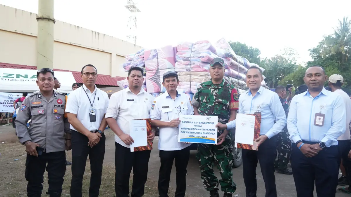 Penyerahan bantuan CSR Bank Papua untuk Korban Kebakaran di Kelurahan Mandala yang diserahkan lewat petugas di Posko Kebakaran, Kamis &nbsp;(3/9/2026).
(Ceposonline.com/Humas Bank Papua)