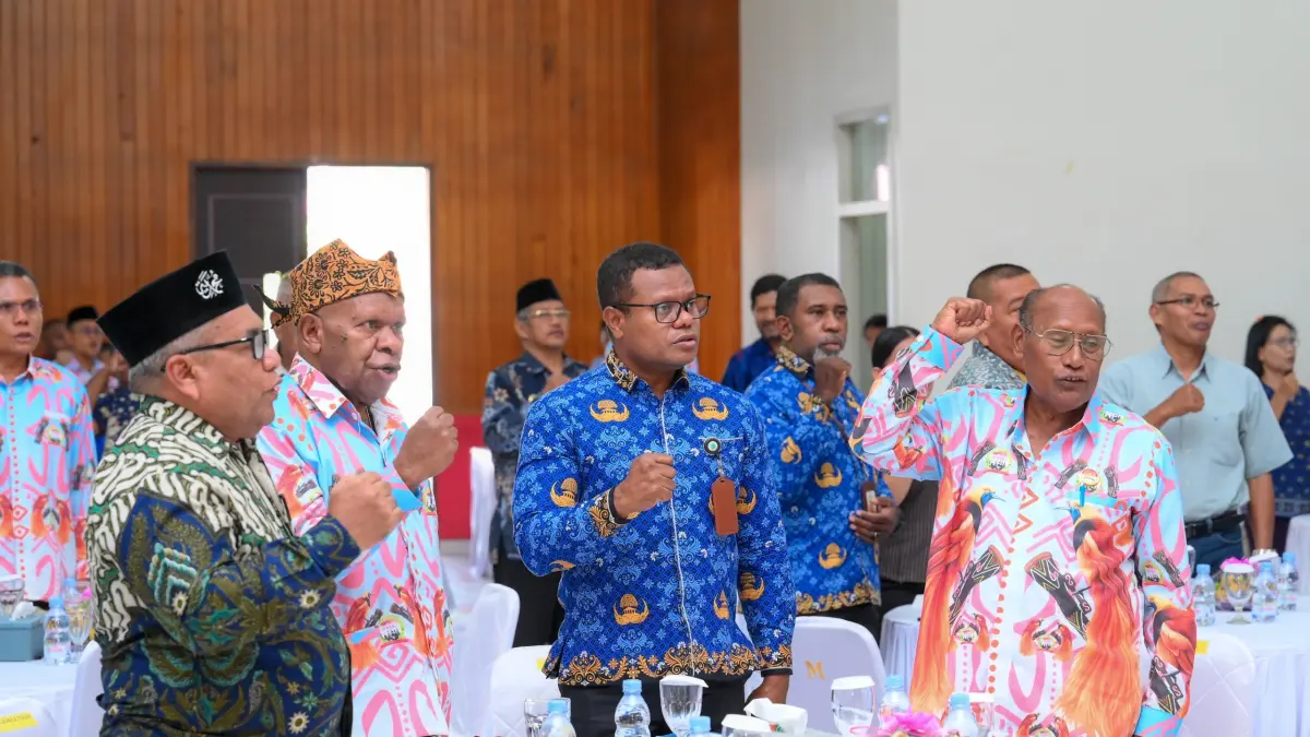 Plt. Asisten Pemerintahan dan Kesejahteraan Rakyat Setda Papua Tengah, Alantino Wiay (tengah) menghadiri Temu Kerukunan Pemimpin Agama Tahun 2026 di Guest House Nabire, Rabu (3/9/2026).(CEPOSONLINE.COM/HUMAS PEMPROV).