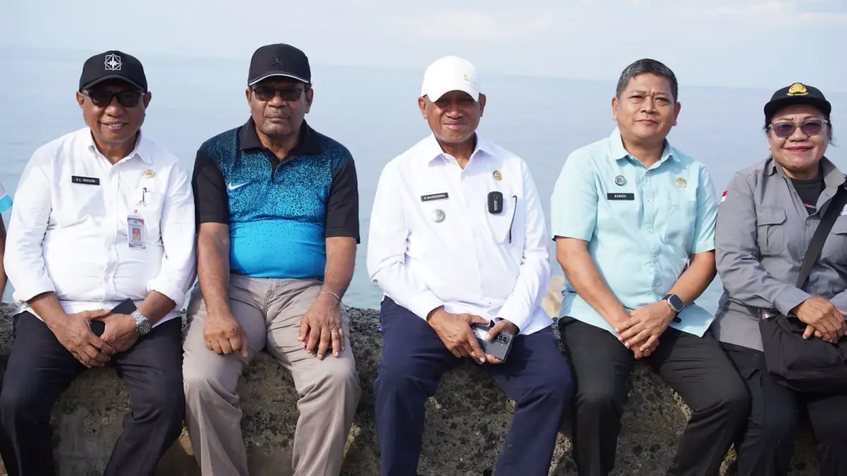 Bupati Biak Numfor, Markus Oktovianus Mansnembra. (CEPOSONLINE.COM/ISMAIL)