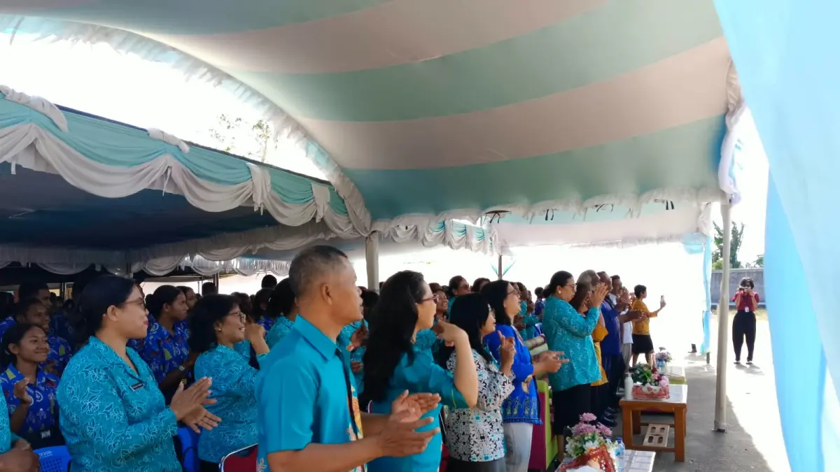 HUT ke-64 dan Kebaktian Kebangunan Rohani (KKR) yang dilaksanakan SMP YPK Merauke dihadiri Wakil Gubernur Papua Selatan Paskalis Imadawa, Jumat (4/9/2026). (CEPOSONLINE.COM/SULO)&nbsp;
