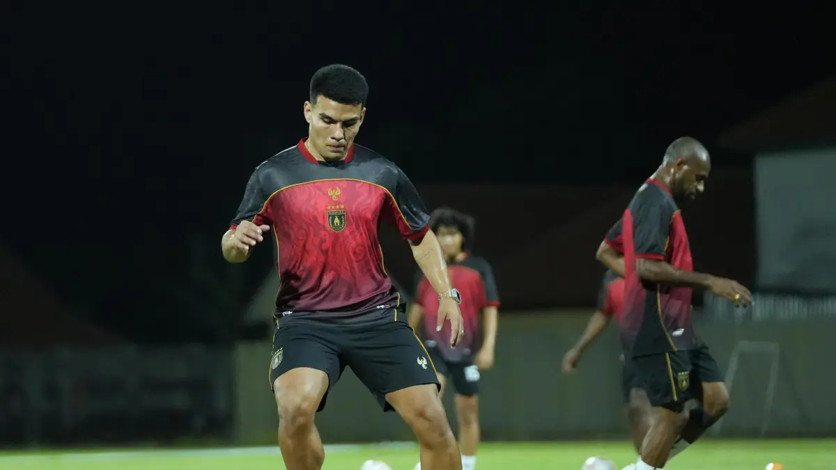 Alexsandro Ferreira saat mengikuti latihan bersama Persipura di Sidoarjo, Jawa Timur, Kamis (3/9/2026).(CEPOSONLINE.COM/ISTIMEWA)