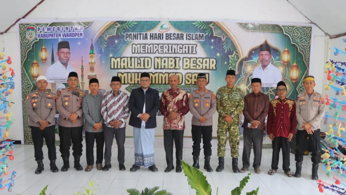 Pemda Waropen bersama Polres Waropen menggelar peringatan Maulid Nabi Muhammad SAW 1448 H di Aula SMA Negeri Waren, Sabtu (5/9/2026).(CEPOSONLINE.COM/ISMAIL)